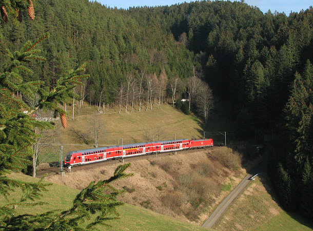 schwarzwaldbahn-doppelstockzug-070219q3-4713-146231.jpg
