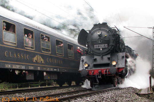 Dampfzugrennen bei Niederwasser auf der Schwarzwaldbahn, 23058 und 032295