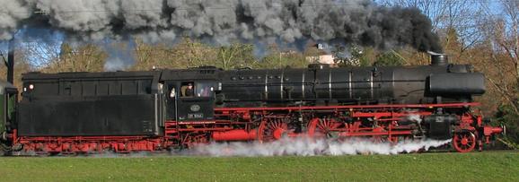 01 1066 auf dem Kinzigdamm bei Gengenbach